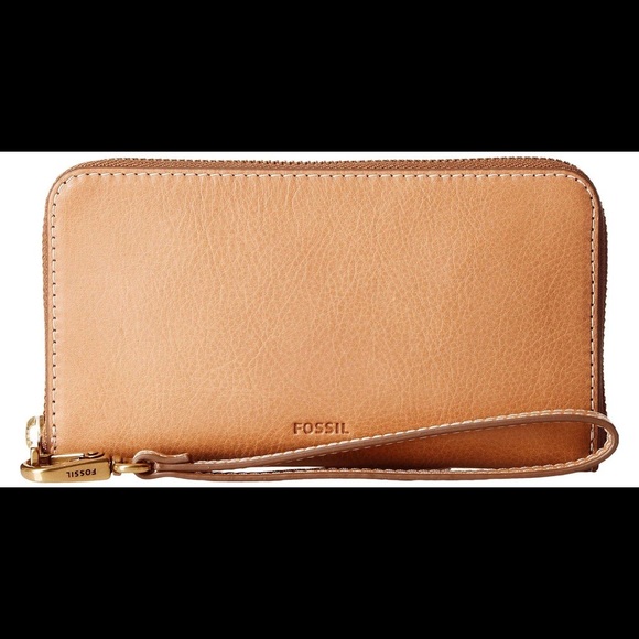 Fossil Handbags - NWT Fossil Emma Smartphone Wristlet